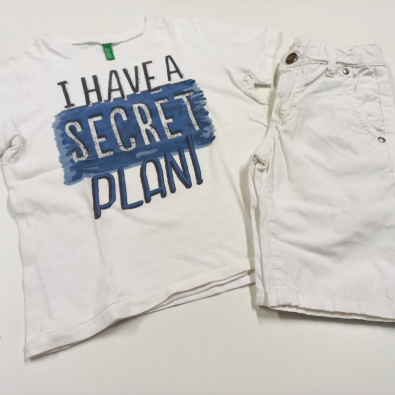 Completo Maglietta Bianca Con Scritte Blu E Pantalone Bermuda Tela Bianco 4/5 Anni  